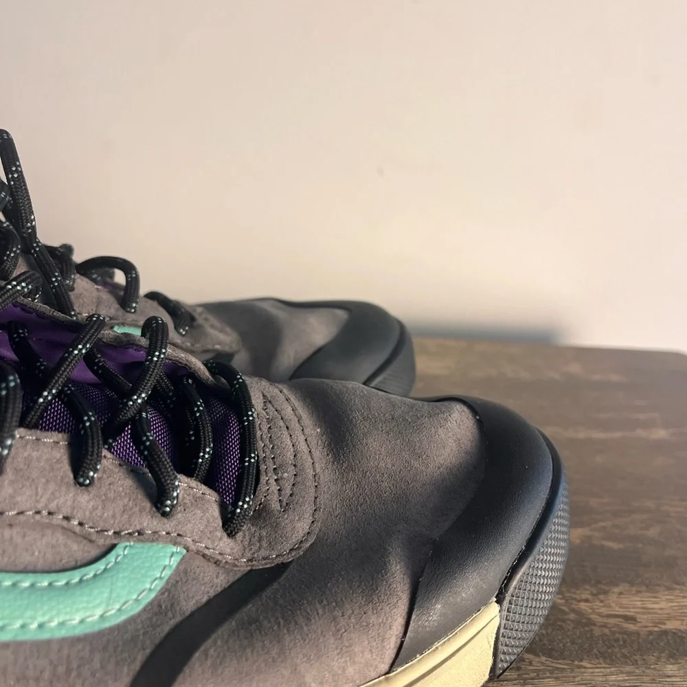 Vans ultra range hi ski sneakers Gray and Teal size men’s 11.5